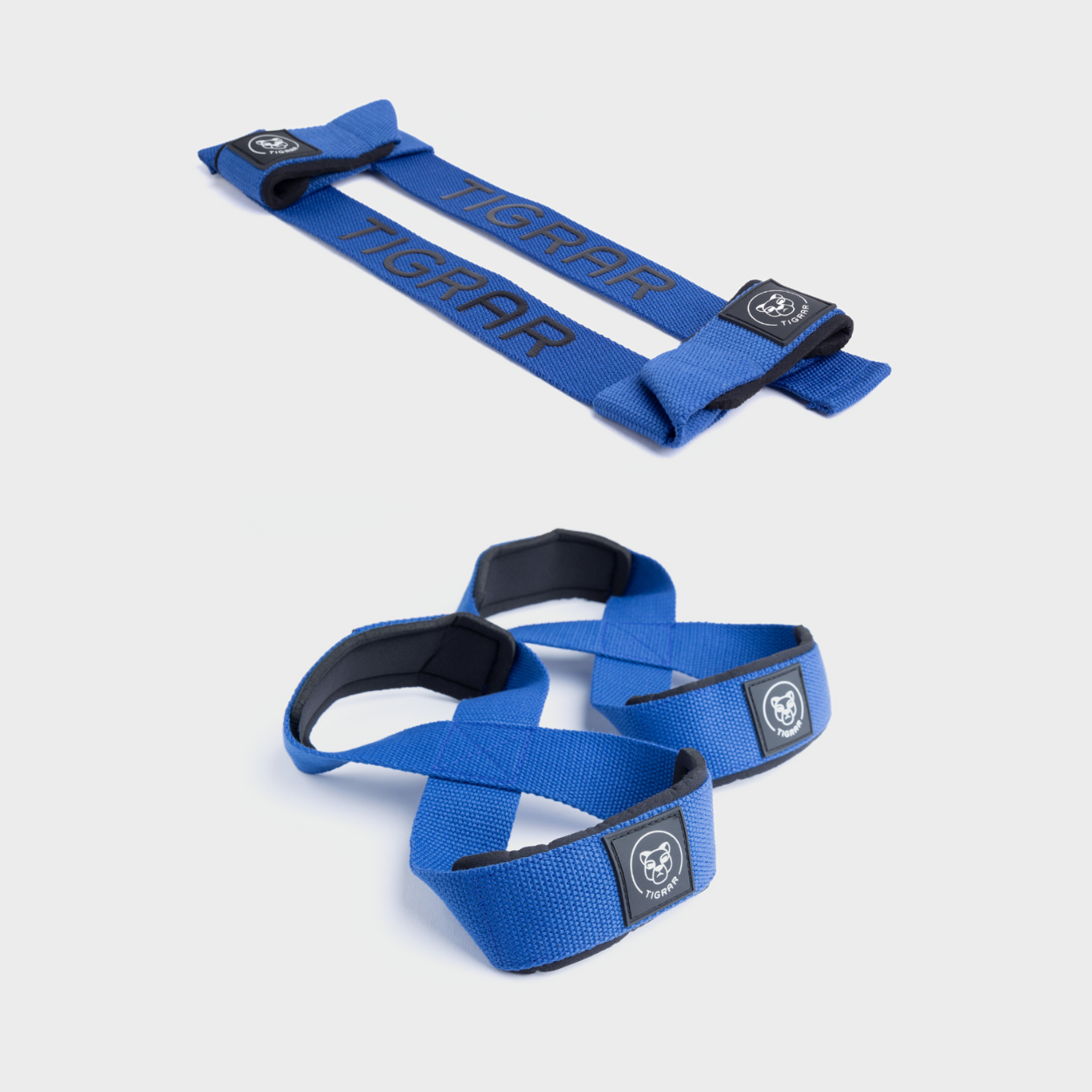 Blauwe lifting straps met blauwe figure 8 straps, voor een stabiele en consistente grip bij gewichtheffen.