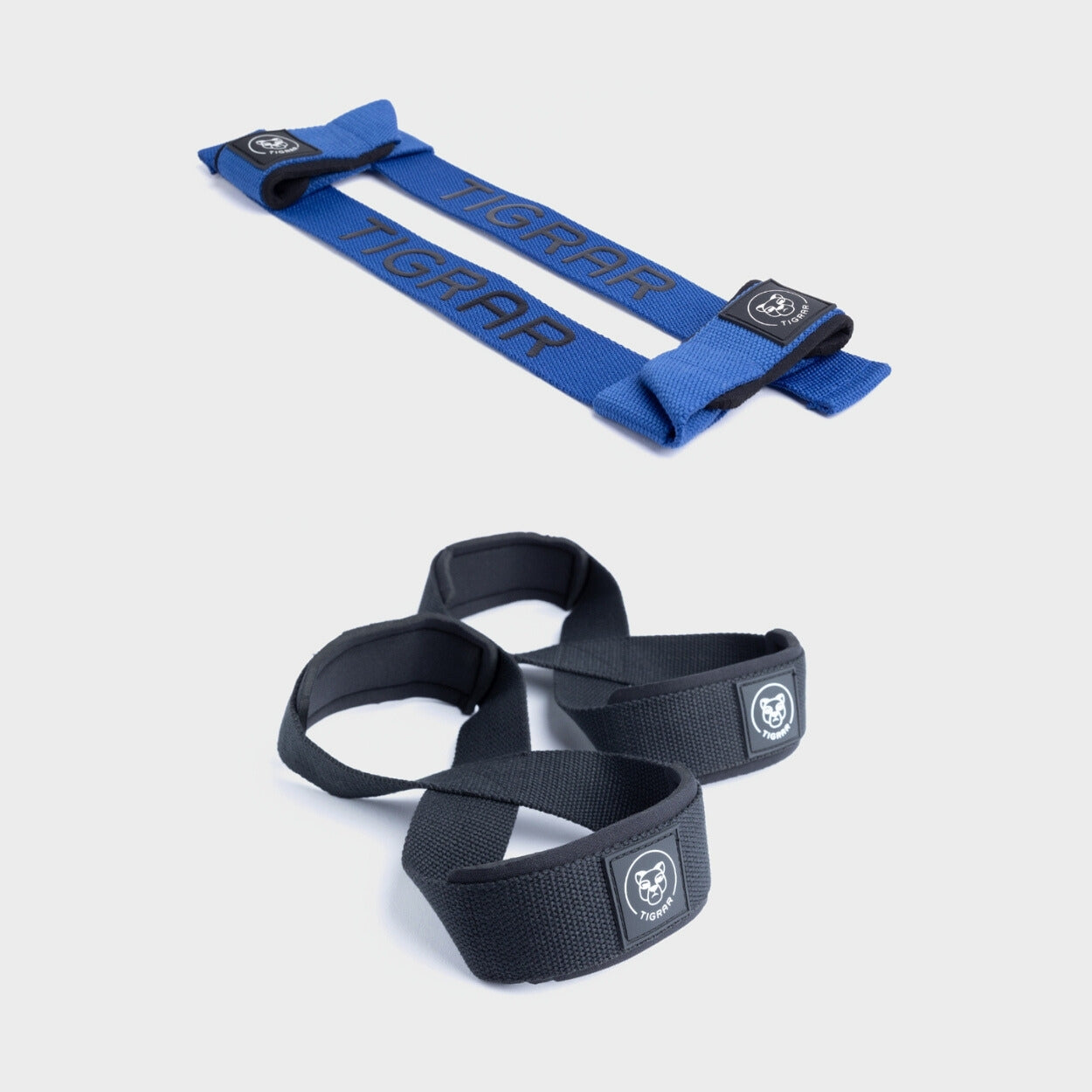 Zwarte figure 8 straps met blauwe lifting straps, ideaal voor krachttraining met extra stabiliteit en een kleurrijke touch.